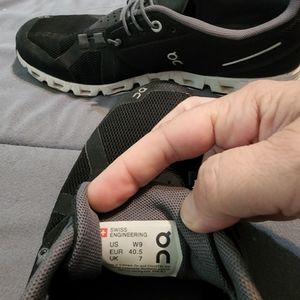 On cloud womens shoes size 9